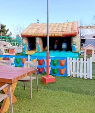 Μεταχειρισμένο φουσκωτό πρός ενοικίαση. Η φάρμα. Μεταχειρισμένο φουσκωτό πρός ενοικίαση. Η φάρμα.