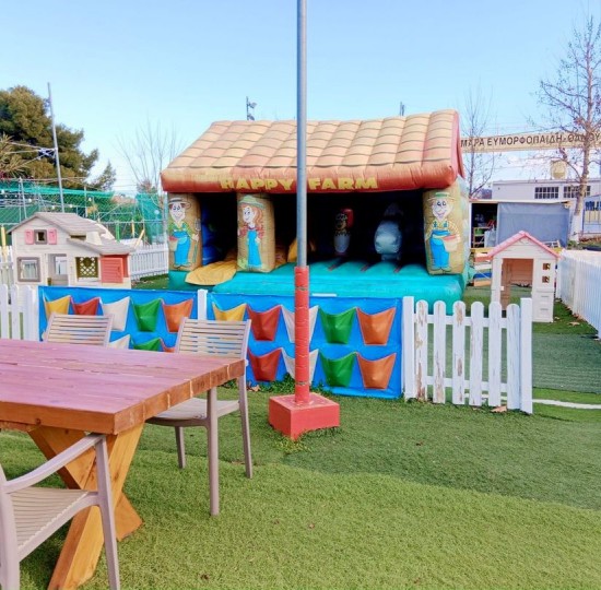 Μεταχειρισμένο φουσκωτό πρός ενοικίαση. Η φάρμα. Μεταχειρισμένο φουσκωτό πρός ενοικίαση. Η φάρμα.