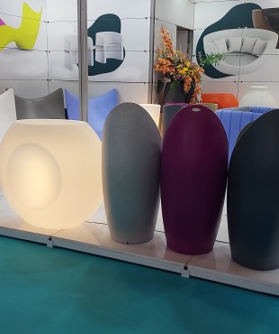 Διακοσμητικές Γλάστρες από Πολυεστέρα (Ροζ, Μαύρο, Γκρι, Λευκο)