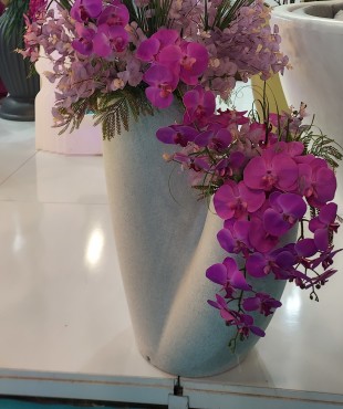 Διακοσμητική Γλάστρα με Λουλούδια Διακοσμητική Γλάστρα με Λουλούδια