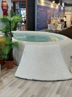 Πισίνα από Πολυεστέρα με Τεχνητά Λουλούδια και Μικρό Καταρράκτη 