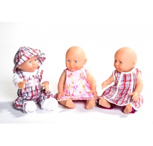 Τρία σύνολα ρούχων κούκλας κοριτσιού