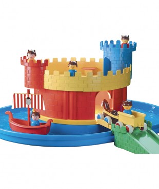 Πολλαπλή κατασκευή κάστρο με τάφρο