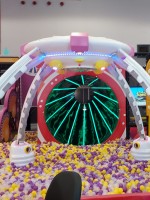 Παιχνιδοκατασκευή με Πολύχρωμα Μπαλάκια για Παιδότοπο