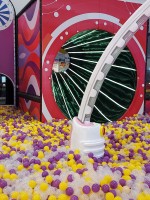 Παιχνιδοκατασκευή με Πολύχρωμα Μπαλάκια για Παιδότοπο