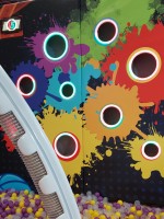 Παιχνιδοκατασκευή με Πολύχρωμα Μπαλάκια για Παιδότοπο