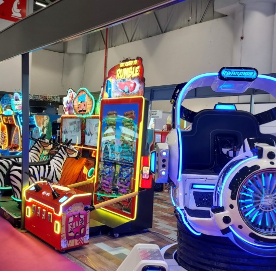 Παίχνίδι Virtual Reality (VR) που Λειτουργεί με Κέρματα Παίχνίδι Virtual Reality (VR) που Λειτουργεί με Κέρματα