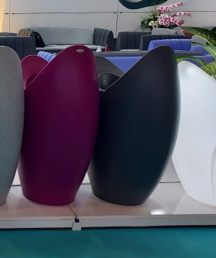 Διακοσμητικές Γλάστρες από Πολυεστέρα (Ροζ, Μαύρο, Γκρι, Λευκο)